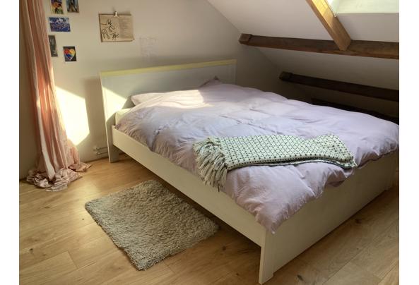 Mooi stevig houten bed 200x160 - 15270225-CD43-4514-9202-D3A0C205CFA9