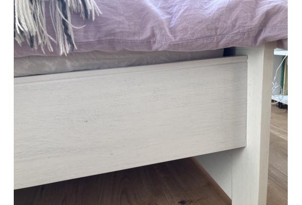 Mooi stevig houten bed 200x160 - 1C8EE3E2-9D7B-4726-8943-D2A6B77BF143