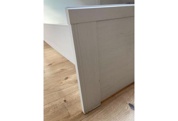 Mooi stevig houten bed 200x160 - 26A59691-8BDF-43FB-B159-2514A83BAE0C