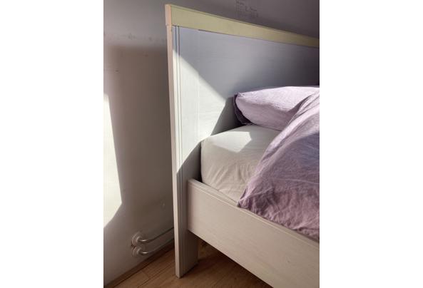 Mooi stevig houten bed 200x160 - EDB08DB5-DEE4-4DB6-B5D9-EC73B1148484