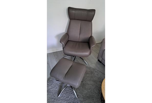 Stoel met hocker - 20251106_094018_stackdownload