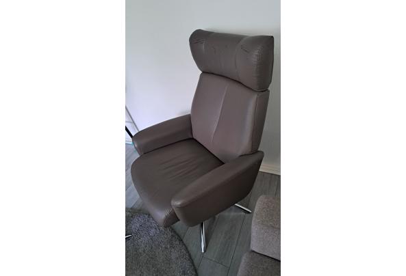 Stoel met hocker - 20251106_094038_stackdownload