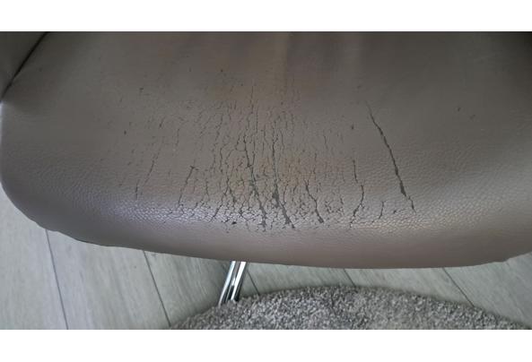 Stoel met hocker - 20251106_094059_stackdownload