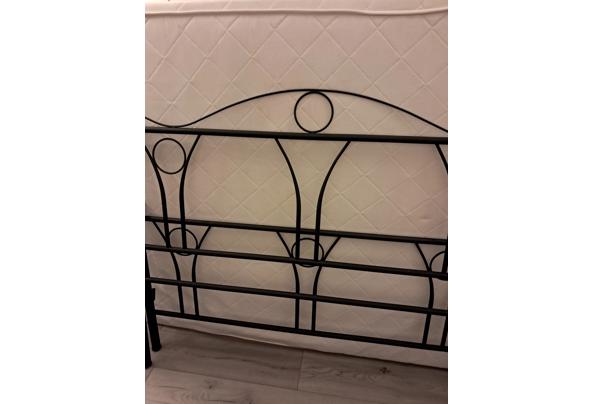 Zwart metalen bed - 17358321442294491610356101204276