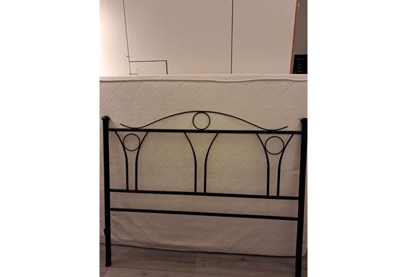 Zwart metalen bed - 17358322505508498097641538524262