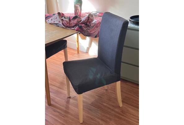 Tafel met drie stoelen  - IMG_2121