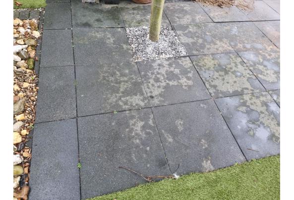 Gratis af te halen betontegels 50x50. zelf uit de tuin halen. - stoeptegels2