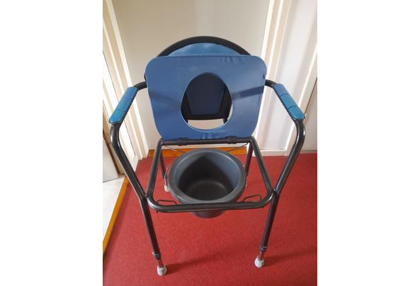 Blauwe postoel met emmer - 1689166935786259521317138061866