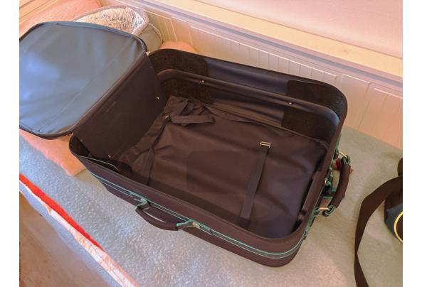 Grote Samsonite-koffer - 13F06636-416E-41BB-985D-4018C9E04B74