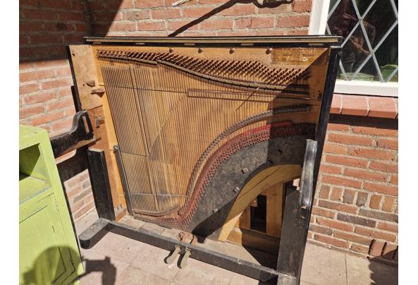 Piano, alleen de klankkast en deel van de ombouw - 20260715_103230