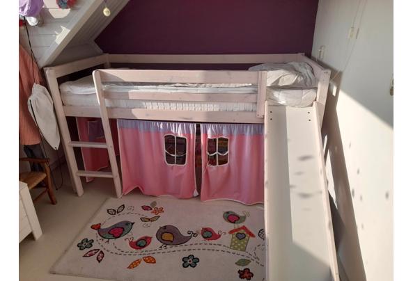 hoogslaper met glijbaan en gordijntjes - 20260125_134508