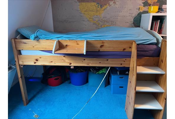 gratis eenspersoonsbed, halfhoogslaper, met trapje, extra (klein) bureautje en het matras (wel gebruikt). - processed-4D238122-ADEF-43EC-84C5-8802C9AEBEC0