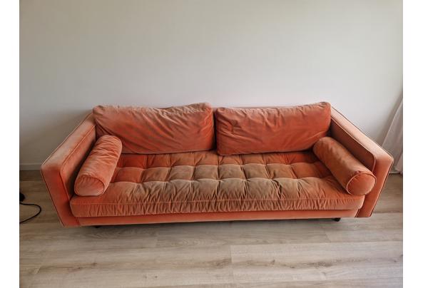 Fluwelen driezitsbank (kleur burnt orange) - 20260820_123832
