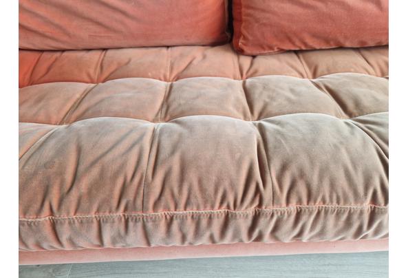 Fluwelen driezitsbank (kleur burnt orange) - 20260820_123844