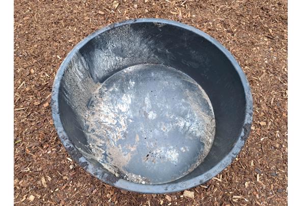 Grote kunststof bak / kuip / teil, doorsnee 85 cm, hoogte 34 cm - 20251212_110622-min Grote kunststof bak / kuip / teil, doorsnee 85 cm, hoogte 34 cm - 20251212_110622-min