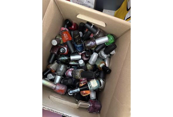 Twee dozen met nagellakken - IMG_7862