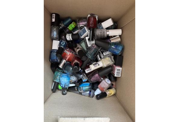 Twee dozen met nagellakken - IMG_7863