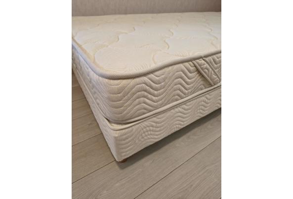 Mooie boxspring bedden (2 stuks) - IMG_20250617_160557813_HDR