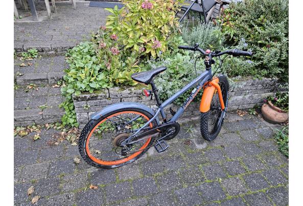 Kinderfiets 24" (lekke achterband)  - 20251003_081040