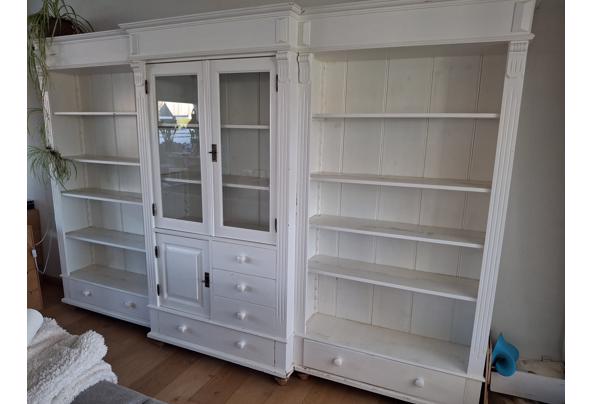 3 delig witte boeken/ vitrine kast, 3m x2m - 20260320_165202
