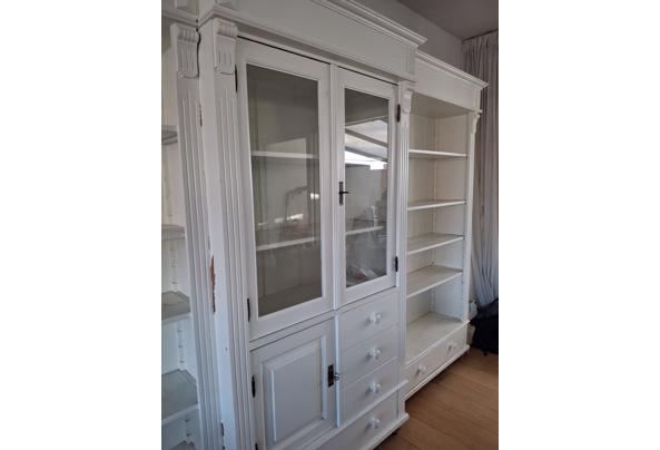 3 delig witte boeken/ vitrine kast, 3m x2m - 20260320_165222