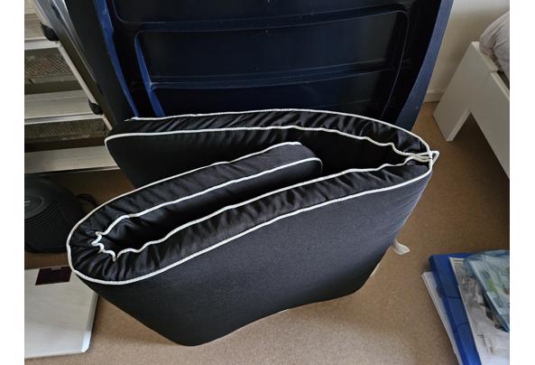 Ligbed blauw kunststof met zwart kussen - 20260207_134006 Ligbed blauw kunststof met zwart kussen - 20260207_134006