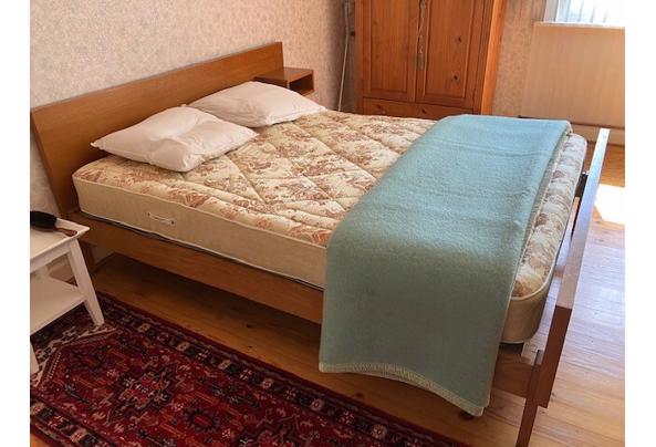 Slaapkamer bed en kast - te-koop-14