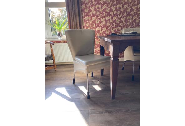 Gratis stoelen - 78ee3eb4-ca63-40e4-9c01-cb00ebc500b9