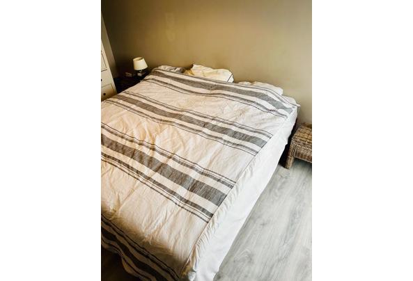 Twee persoons bed, 2 losse delen incl matrassen - IMG-20231223-WA0008