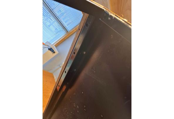 Twee werktafels - IMG-20251116-WA0001 Twee werktafels - IMG-20251116-WA0001