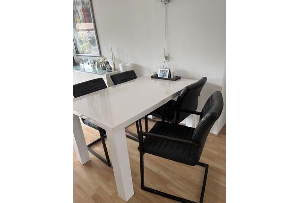 Eethoek (wiite tafel en 4 stoelen) - IMG_1694
