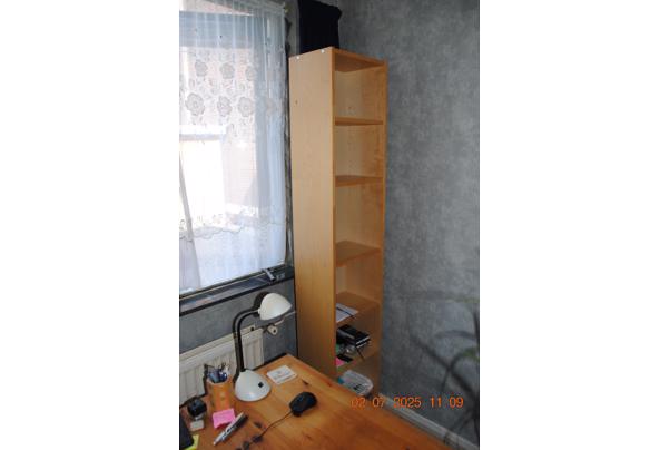 Mooie hoge en slanke boekenkast - 006
