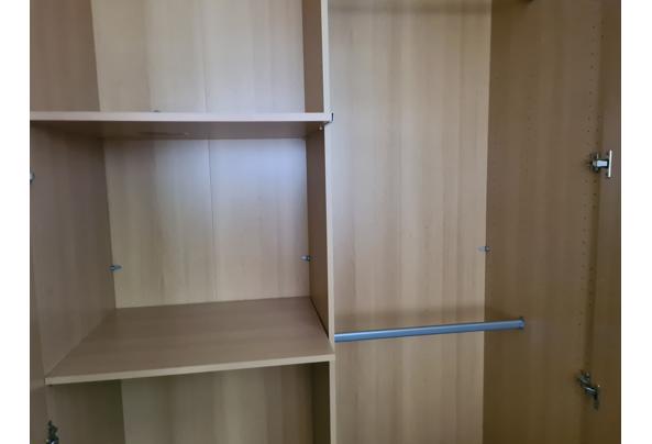 Kleiding kast wie kan ik blij maken - 20260719_165710