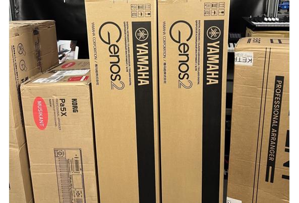 Yamaha Genos2 76 toetsen XXL/GENOS/Tyros5/ Yamaha MODX8+/ Yamaha PSR-SX900 - 2-units-Yamaha-Genos2-wit-korg-packages