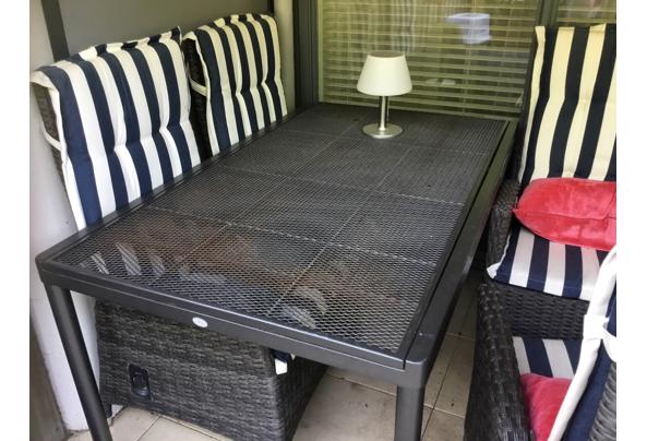 Grote uitschuifbare weerbestendige tuintafel - image