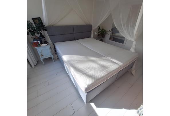 Boxspring 220 x 180 cm met hoofdbord en matrassen - 20260320_144652 Boxspring 220 x 180 cm met hoofdbord en matrassen - 20260320_144652