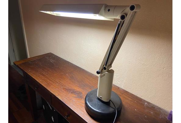 Gratis mooie  buro-lamp met tl verlichting  - Burolamp