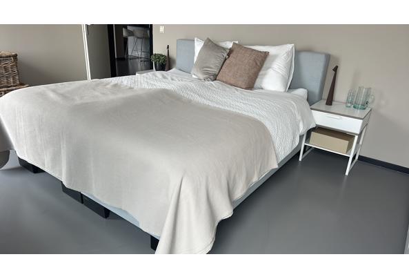 180x200 Grijs Swiss Sense Boxspring met topper  - IMG_6436