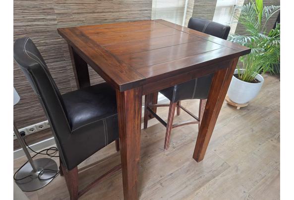 Houten bartafel en twee barkrukken - WhatsApp-Image-2026-05-04-at-18-27-15