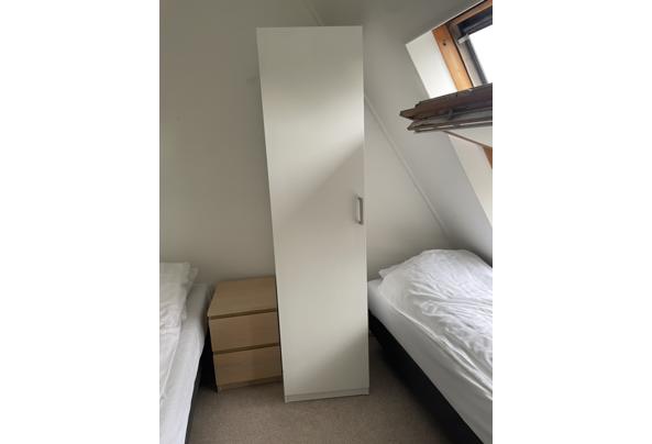 Witte kledingkast – smal model (2 stuks beschikbaar) - 722C2D7E-E075-4BF8-8BAA-3B9B56C287CF_1_105_c
