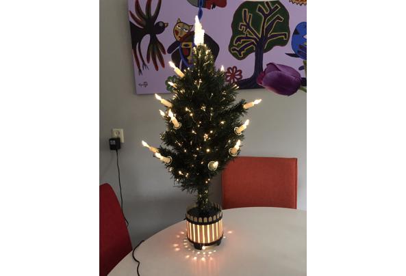 Kerstboom met verlichting - 4ED08B2E-41EC-44FA-B9DE-7E9ACD41DC3A