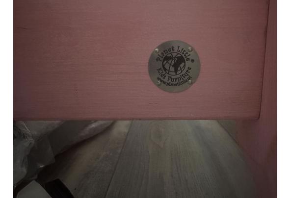 Roze bed van Planet Little 90 x 200 cm - 9190B844-13DE-448F-A9A1-A03881E36D1F