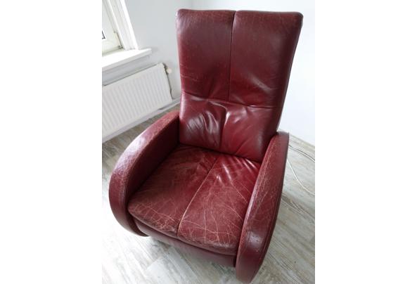 Grote rode leren stoel met luie stand - photo5830361217934407124