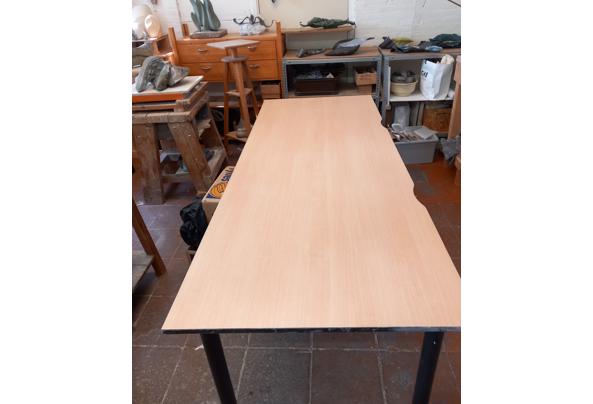 Ruime , stevige werktafel  - 20250621_120313