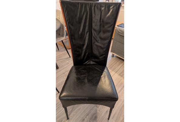 Mooie grote eettafel + 4 stoelen - PXL_20260112_134942739