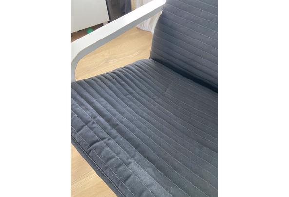 Stoel IKEA wit met zwart kussen - IMG_6475