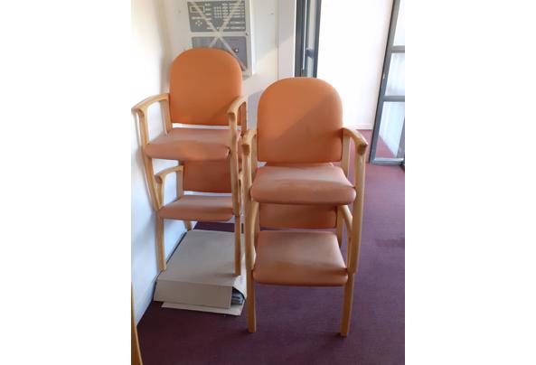 4 degelijke stoelen - 20201118_153323