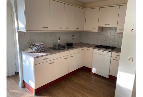 Complete keuken, witte kastjes, grijs blad & handvaten - WhatsApp-Image-2021-08-31-at-16-02-44-(1)