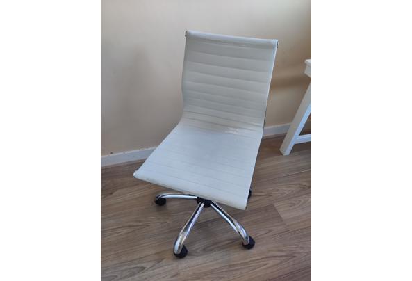 Witte bureaustoel nepleer - IMG_20221112_130431