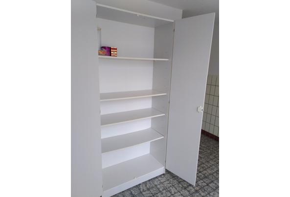 Kast van plaatmateriaal, legplanken, gesloten. - IMG_20251210_150633